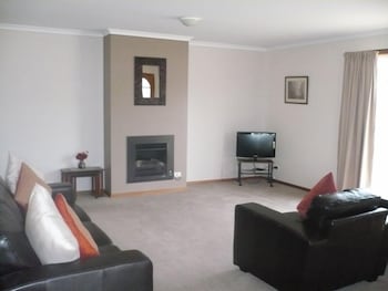 Parklake Holiday Units - Whitsundays Accommodation 5