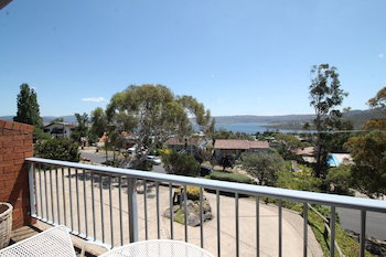 Snowbird 1 - Jindabyne Townhouse - Whitsundays Accommodation 0