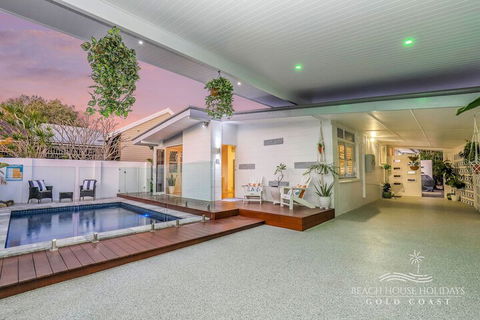 Miami Beachside Beach House - Whitsundays Accommodation 3