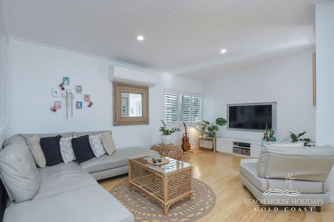 Miami Beachside Beach House - Whitsundays Accommodation 7