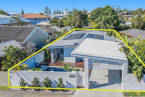 Miami Beachside Beach House - Whitsundays Accommodation 2