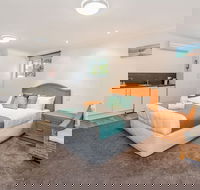 Adrift Apartments - Whitsundays Accommodation