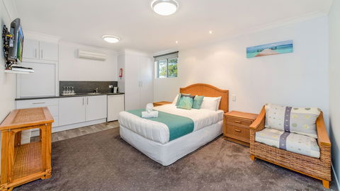 Adrift Apartments - Whitsundays Accommodation 0