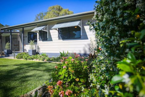 Dell Lee Cottage - Whitsundays Accommodation 0