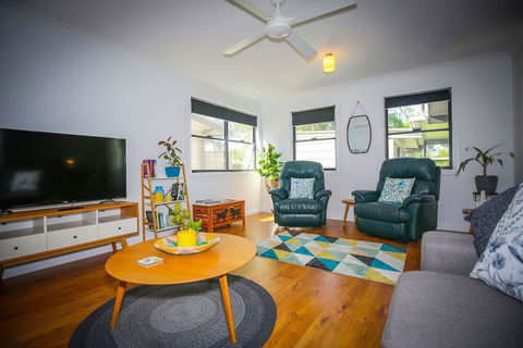 Dell Lee Cottage - Whitsundays Accommodation 6