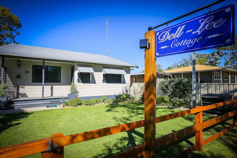 Dell Lee Cottage - Whitsundays Accommodation 1