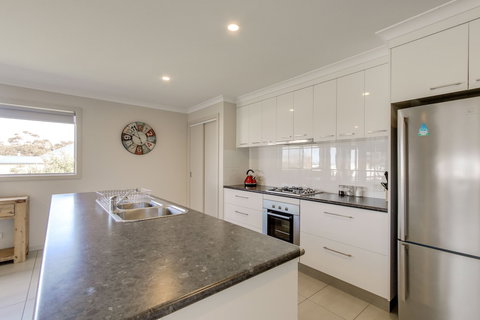 Pelican House - Whitsundays Accommodation 3