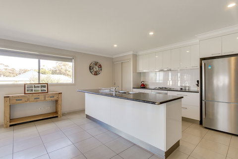 Pelican House - Whitsundays Accommodation 1