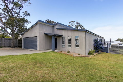 Pelican House - Whitsundays Accommodation 2