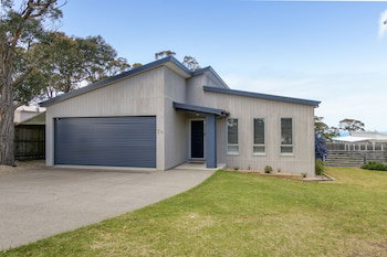 Pelican House - Whitsundays Accommodation 0