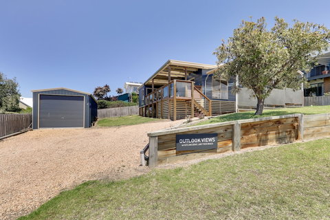 Outlook Views - Whitsundays Accommodation 5