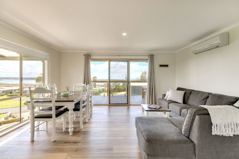 Outlook Views - Whitsundays Accommodation 2