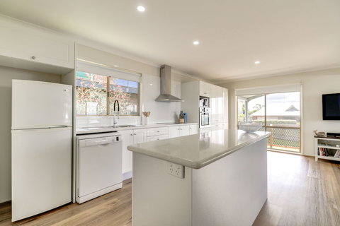 Outlook Views - Whitsundays Accommodation 6