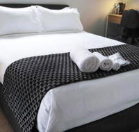 Lakeside Retreat  Business - Whitsundays Accommodation