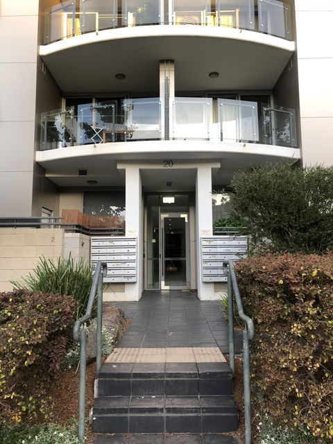 Staying Places - The Avenue - Whitsundays Accommodation 2