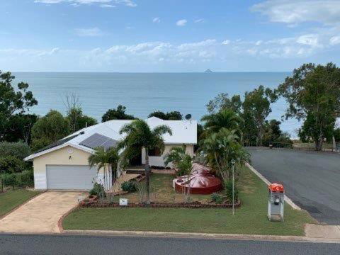 Hydeaway Retreat Beach House Hydeaway Bay - Whitsundays Accommodation 1