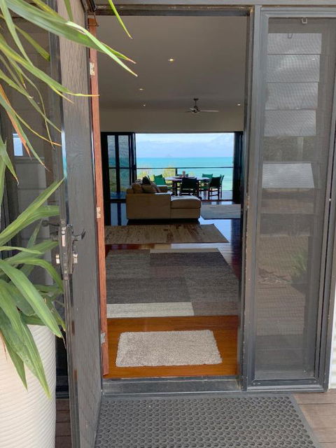 Hydeaway Retreat Beach House Hydeaway Bay - Whitsundays Accommodation 6