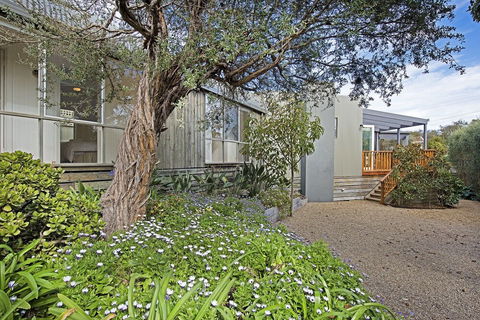 Beach Pearl - Whitsundays Accommodation 0