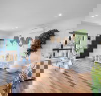 AUJOY 3 Bed Townhouse Burwood 1 - Whitsundays Accommodation