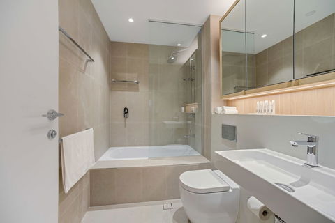 New Luxury Apartment Walking To Shops & Cinema - Whitsundays Accommodation 1