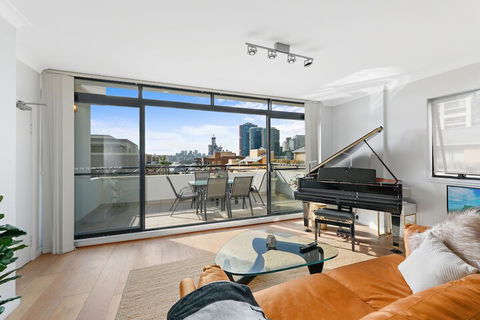 Darling Harbour Penthouse Views & Hot Tub - Whitsundays Accommodation 4