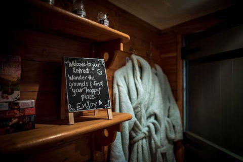 Guide Falls Cottage - Whitsundays Accommodation 1