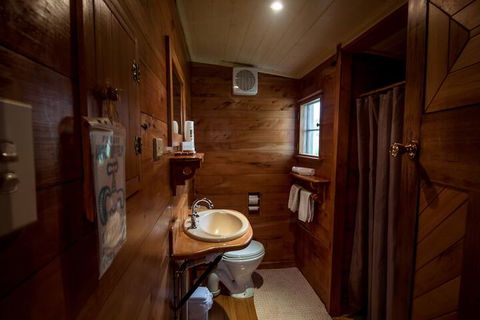 Guide Falls Cottage - Whitsundays Accommodation 2