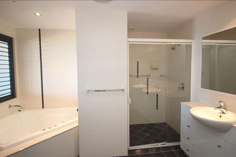 Deep Blue 12 - Whitsundays Accommodation 3