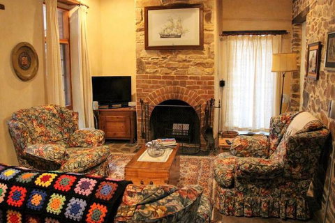 Lemke Cottage Moculta - Whitsundays Accommodation 2