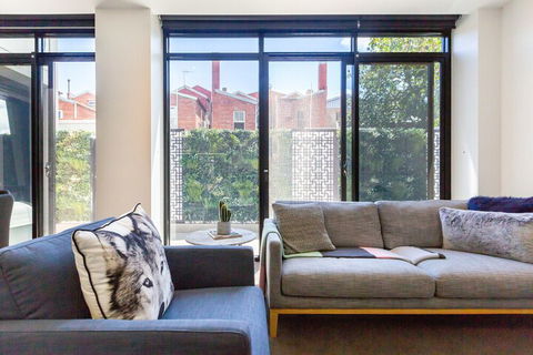 Rosa, 2BDR Richmond Apartment - Whitsundays Accommodation 1
