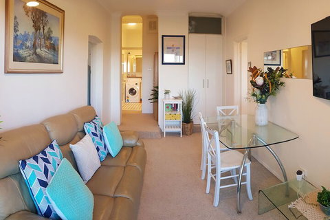 Coachhouse On The Beach - Whitsundays Accommodation 1