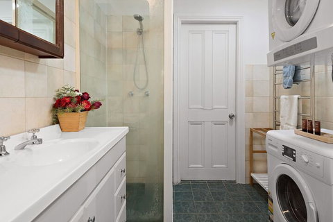 Coachhouse On The Beach - Whitsundays Accommodation 4