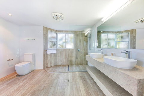 Panoramic And Ocean Views - Whitsundays Accommodation 6