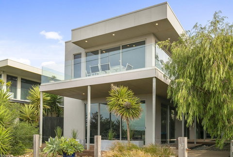 Grossard Point The Lighthouse Ventnor - Whitsundays Accommodation 0