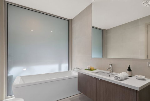 Grossard Point The Lighthouse Ventnor - Whitsundays Accommodation 5