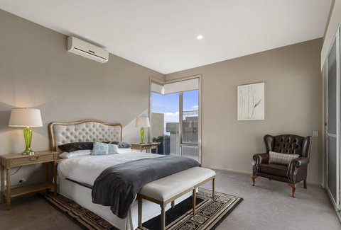 Grossard Point The Lighthouse Ventnor - Whitsundays Accommodation 2