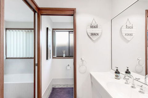Campbell Avenue 28 - Whitsundays Accommodation 2