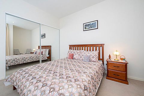 Spacious 1-Bedroom Apartment With Parking - Whitsundays Accommodation 1