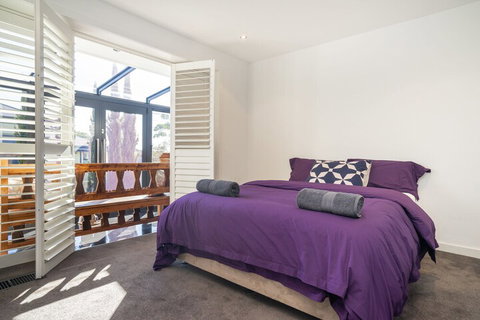 Lux On Main - Whitsundays Accommodation 2