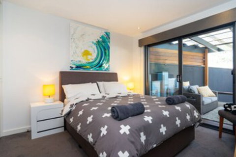 Lux On Main - Whitsundays Accommodation 0