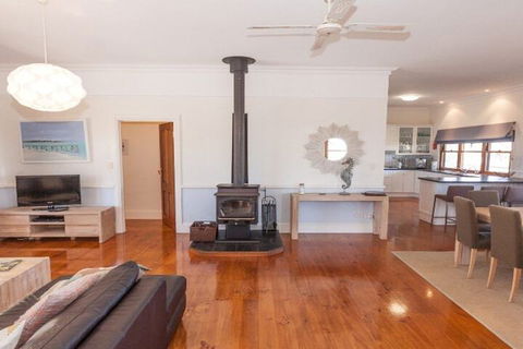 The Banksia 3 Banksia Court - Whitsundays Accommodation 2