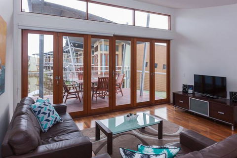 South Shores Trevally Villa 93 South Shores Normanville - Whitsundays Accommodation 4