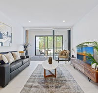 HomeHotel New  Walking to Shopping Super Clean - Whitsundays Accommodation