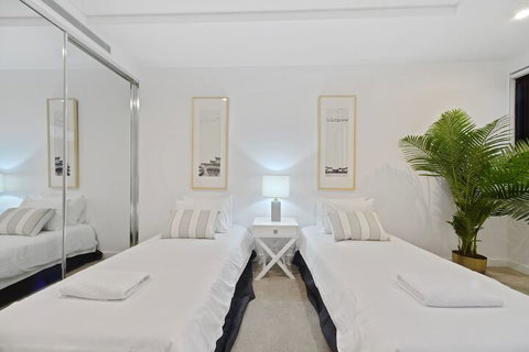 HomeHotel New & Comfort 3 Bedrooms - Whitsundays Accommodation 6