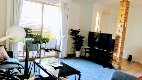 Camelias Boutique Cottage In Dianella - Whitsundays Accommodation 3