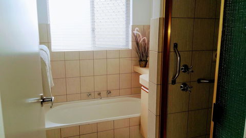 Camelias Boutique Cottage In Dianella - Whitsundays Accommodation 5