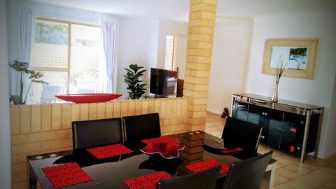 Camelias Boutique Cottage In Dianella - Whitsundays Accommodation 4