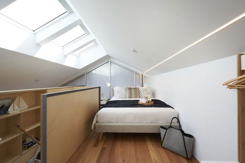 Studio Reuss - A City Retreat - Whitsundays Accommodation 1