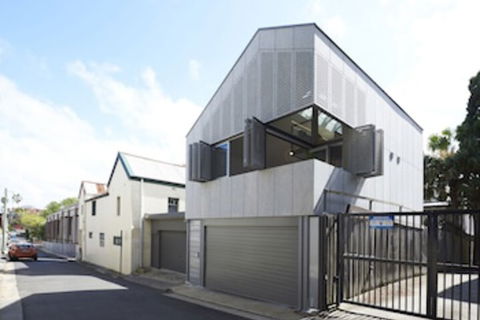 Studio Reuss - A City Retreat - Whitsundays Accommodation 0