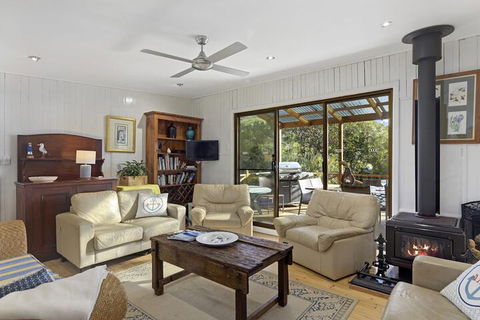Sandy Feet Retreat 13 Scenic View Drive - Whitsundays Accommodation 5